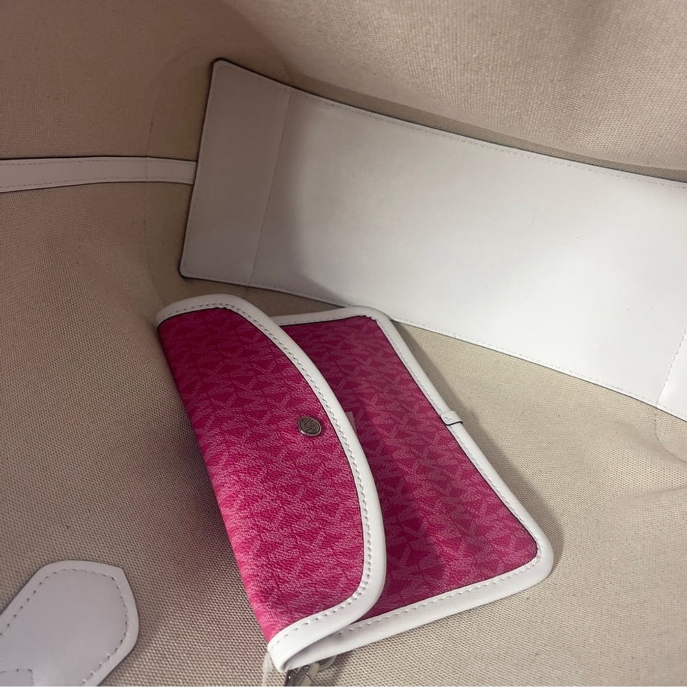 Michael Kors Eva Tote + Pouch & Wallet Dragonfruit - Picture 9 of 11